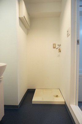 Other Equipment. It is convenient Washing machine in the room and think about the flow line of the housework