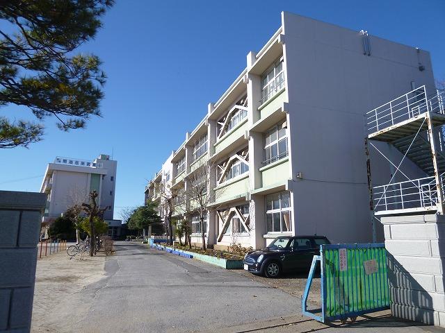 Primary school. Kasukabe City Takesato to elementary school 795m