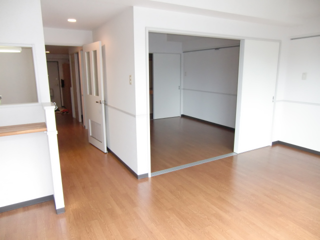 Living and room. It is a pet-chan also easy to enter