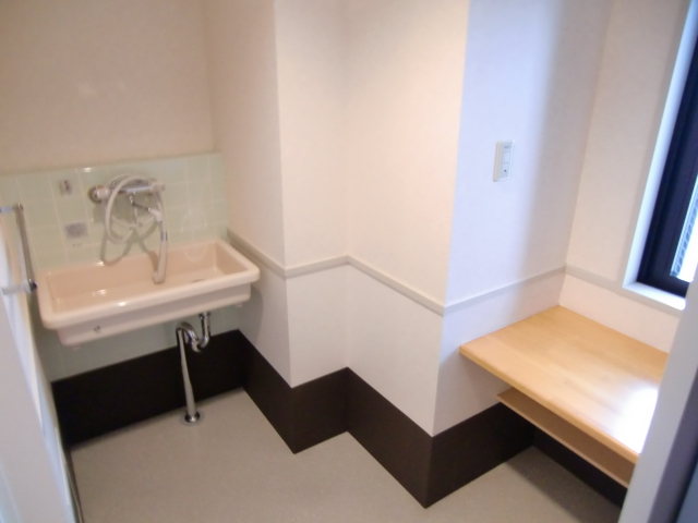 Washroom. Space to play along with the pet-chan (shared space