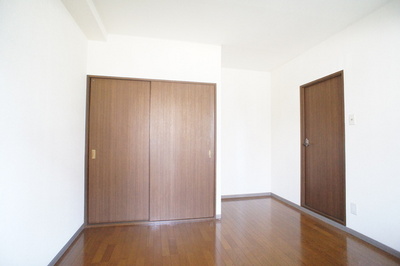 Living and room. Western-style between 6 Pledge 1 minute housed I am happy