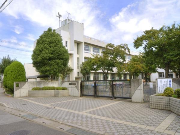 Primary school. 800m up to elementary school Toyoharu elementary school