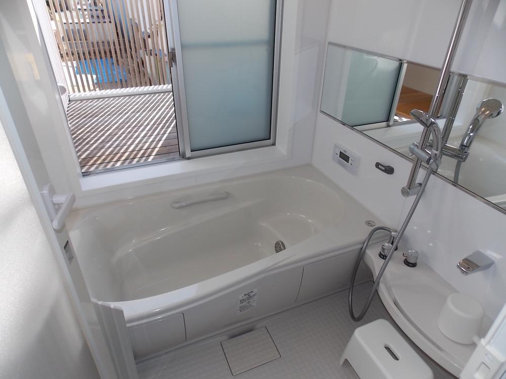 Bathroom. Local (January 2013) Shooting Bathroom and balcony