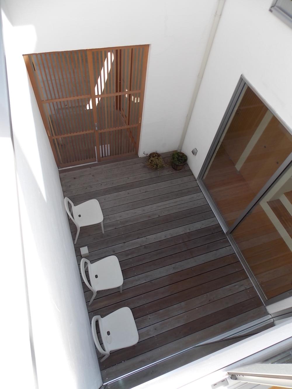 View photos from the dwelling unit. Local (January 2013) Shooting