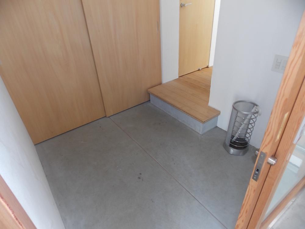 Entrance. Local (January 2013) Shooting