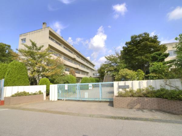 Primary school. Up to elementary school 920m Fujitsuka elementary school