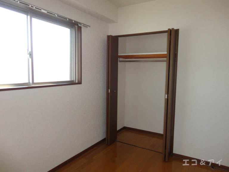 Receipt. Western-style 5.3 Pledge of closet