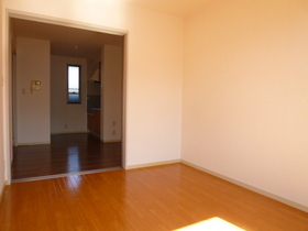 Living and room. Western and Pledge K5.5