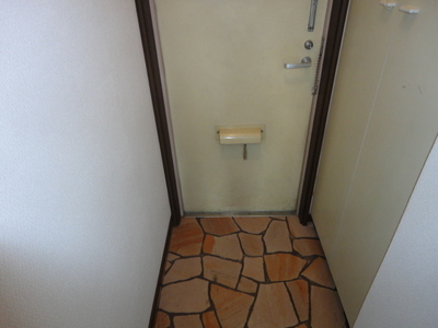 Entrance. ☆ Cupboard ・ Entrance housed there ☆