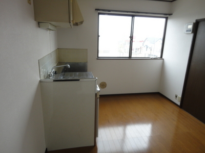 Living and room. ☆ Window with dining ☆