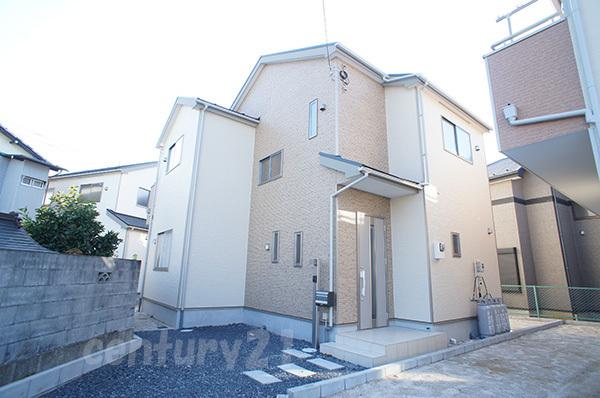 Local appearance photo. Spacious premises that are wrapped in a sense of openness with plenty of sunshine