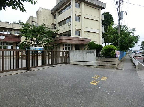Primary school. Kasukabe Municipal Toyono to elementary school 270m