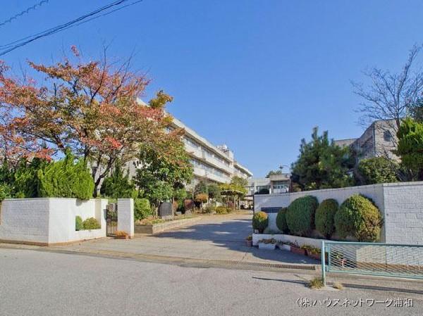 Junior high school. Kasukabe Municipal Toyono until junior high school 1360m