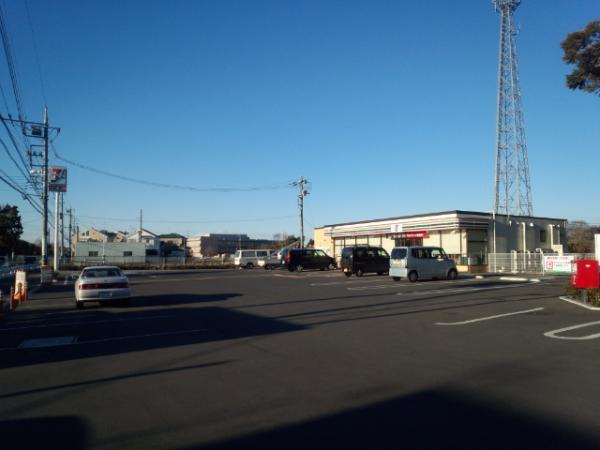 Convenience store. 740m to Seven-Eleven