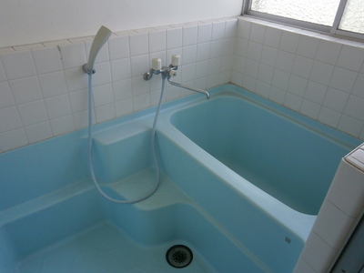 Bath. Slowly bath time in the bath there is a window that can arouse