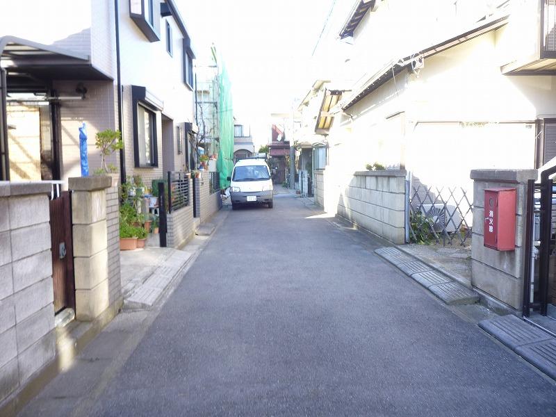 Local photos, including front road. Local (12 May 2013) Shooting