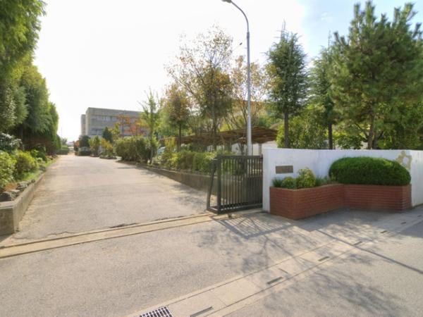 Junior high school. Onuma 650m until junior high school