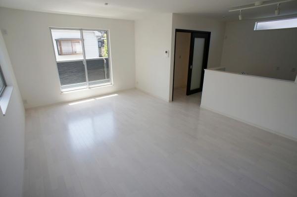 Living. Spacious 18 Pledge of LDK is likely to be in a space where families gather with nature! 