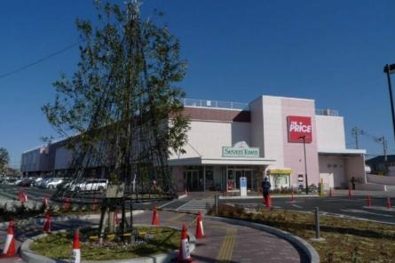Shopping centre. Seven Town until Sengendai 900m