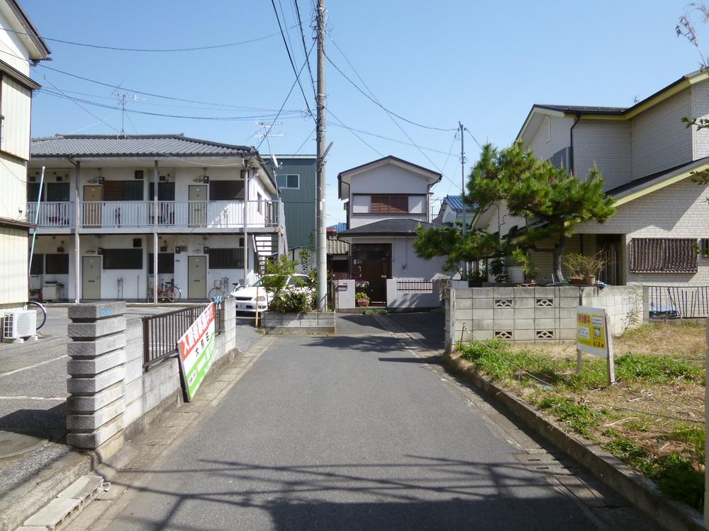 Local photos, including front road. Local (04 May 2013) Shooting