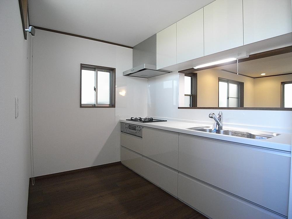 Kitchen. It has adopted a white kitchen with cleanliness