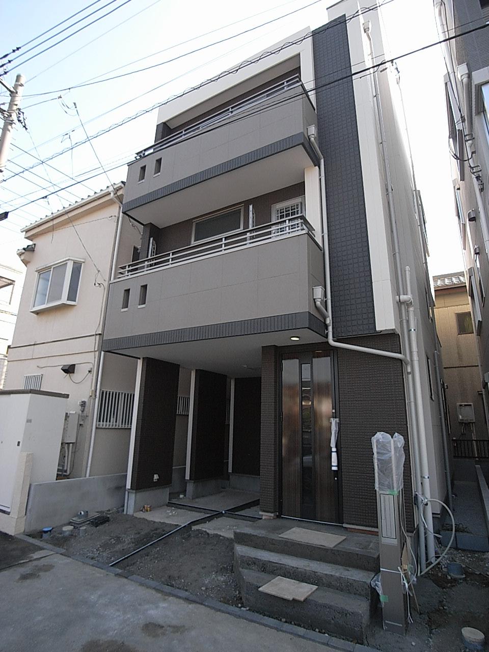 Local photos, including front road. Local (11 May 2013) Shooting