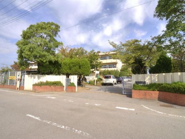Junior high school. 1300m until Nakano junior high school