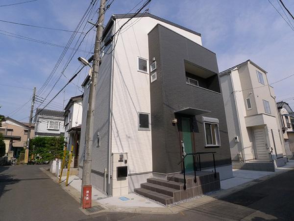 Local appearance photo. 1 Building