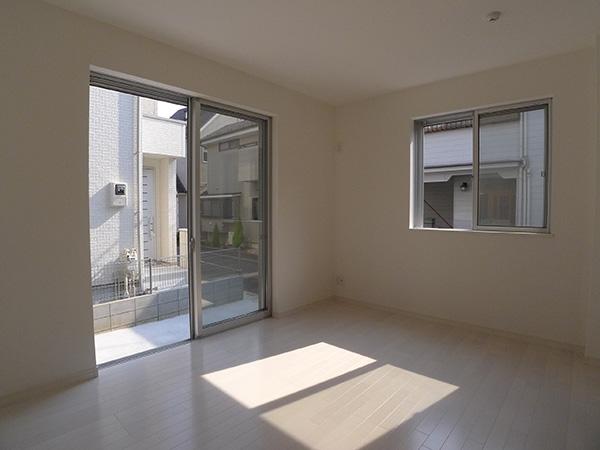 Non-living room. 1 Building