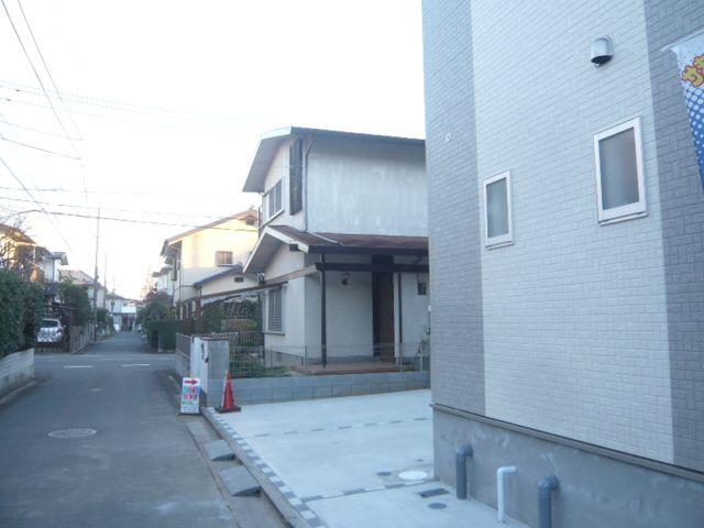 Local photos, including front road. It is a quiet residential area