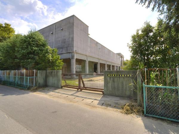 Junior high school. Kasukabe City Takesato until junior high school 1700m