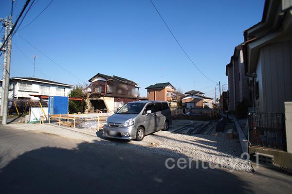 Local photos, including front road. Local (12 May 2013) Shooting 