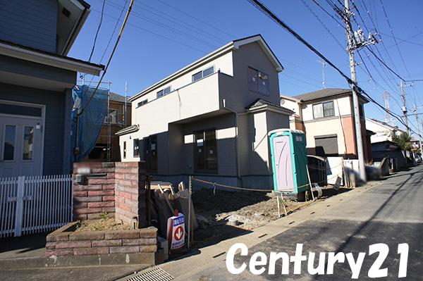 Local photos, including front road. 11 / 22 shooting