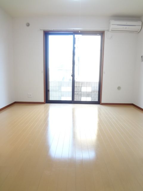 Living and room. Spacious clean rooms.