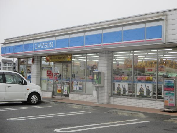 Convenience store. 650m to a convenience store