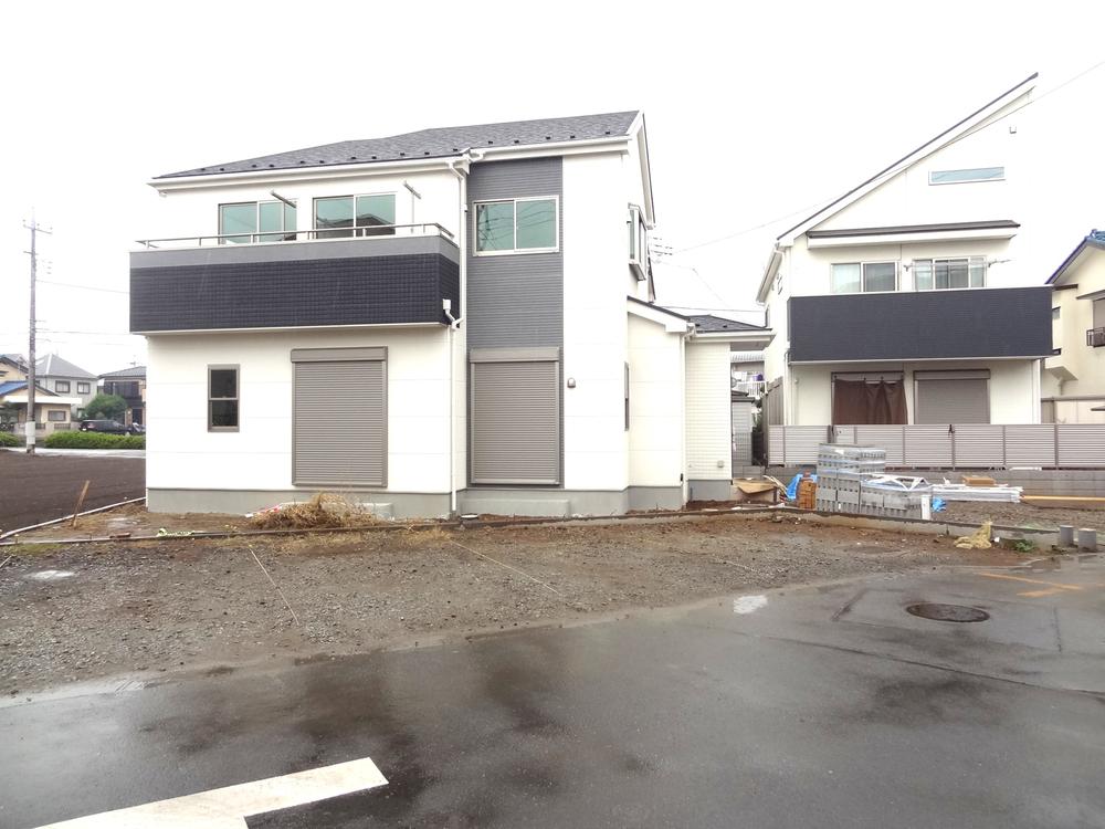 Local photos, including front road. Local (11 May 2013) Shooting