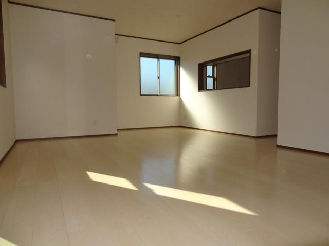 Living. Local (11 May 2013) Shooting