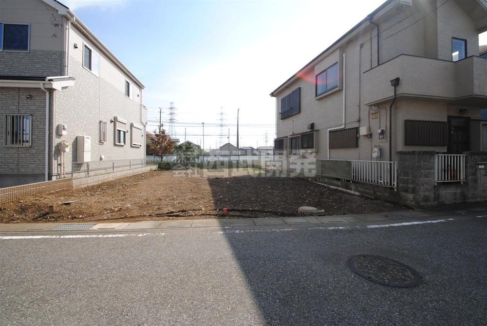 Local photos, including front road. Local (11 May 2013) Shooting