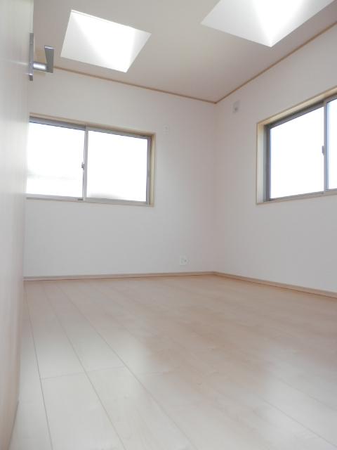 Same specifications photos (Other introspection). Same specifications