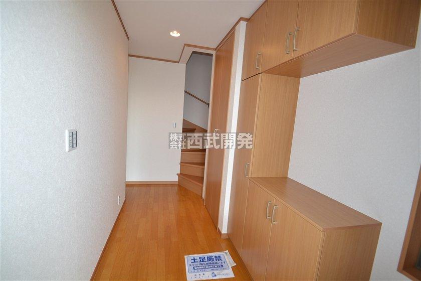 Entrance. Local (July 2013) Shooting