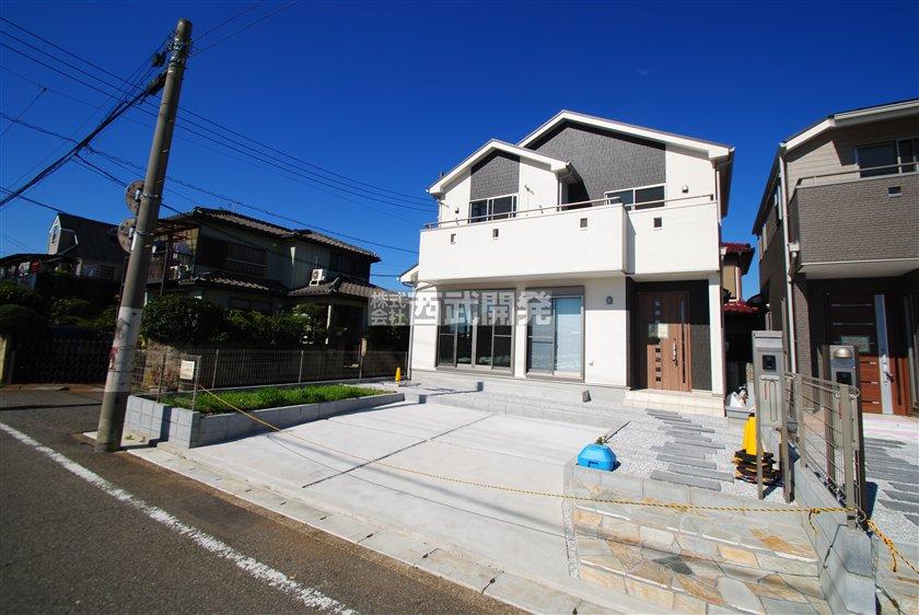 Local photos, including front road. Local (September 2012) shooting