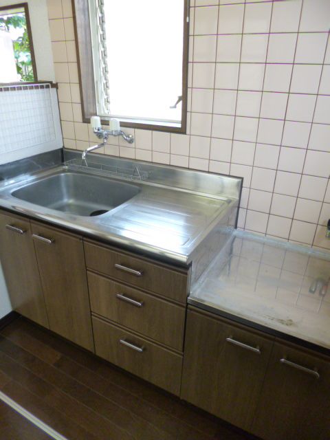 Kitchen. Two-burner gas stove installation Allowed ☆