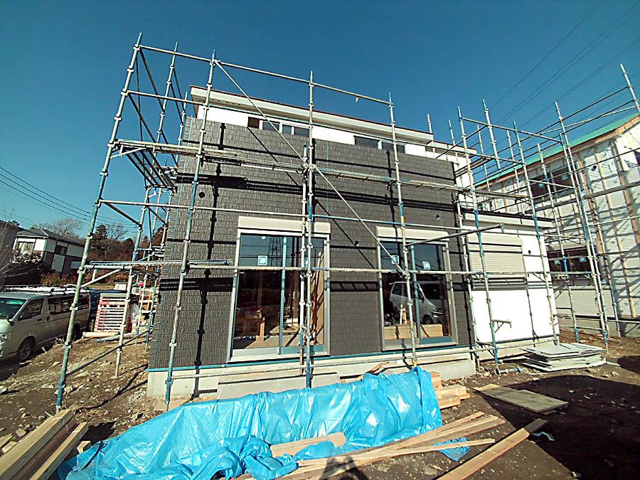 Local photos, including front road. We offer the same use the finished model house of this property. Please feel free to contact us.