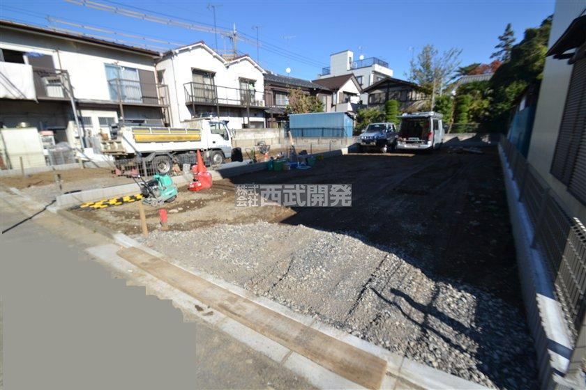 Local photos, including front road. Local (11 May 2013) Shooting