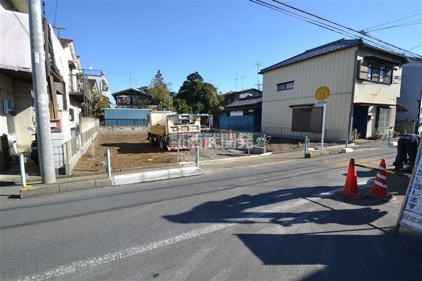 Local photos, including front road. Local (11 May 2013) Shooting