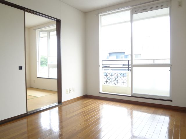 Living and room. Day is also good on the south-facing room