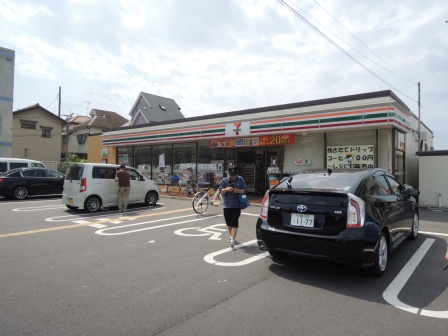 Convenience store. 260m to Seven-Eleven (convenience store)