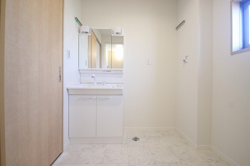 Washroom. Apamanshop Tsurugashima shop TEL: 049-233-7511