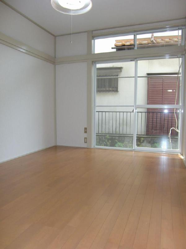 Living and room. Western-style 6 Pledge