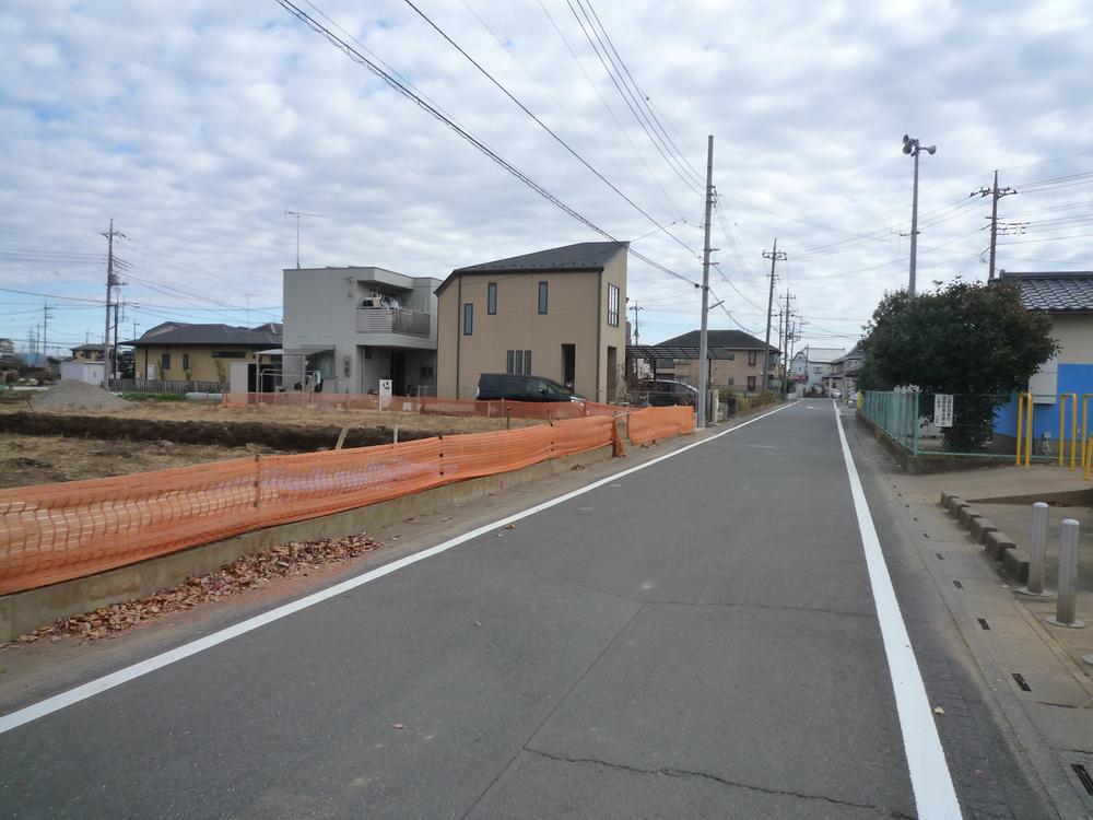 Local photos, including front road. Local (12 May 2013) Shooting